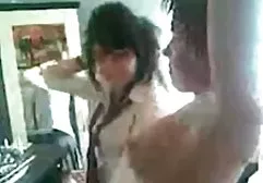 Verdorbener Brunette saugt Hahn auf kostenlose porn tube dem See