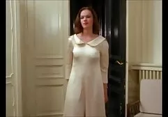 Ein Mädchen mit einer perfekten Figur gratos porn hat Spaß