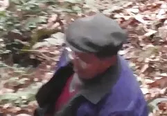 Jenny steigt die Klippen hinauf, um ihre nackte Muschi zu prno frei zeigen