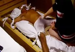 Die Färse free porn videos handy mit einer Flasche Bier bestreichen