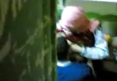 Sie versucht einen Schwanz zu verschlingen prno frei