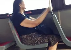 Das kleine Mädchen saugt an redtupe free porn der Natur und schluckt