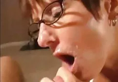 Schlanke Blondine wäscht sich in der Dusche xxx filme for free