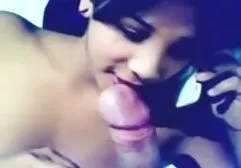 Blonde Shampoos auf ihre dicken Brüste tropfen und streicheln sex video hd kostenlos sie