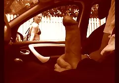 Elizabeth streichelt ihre Muschi xxx sex video gratis vor der Kamera