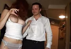 Der aufgeblasene porn tube handy Junge duscht und sein Freund macht alles vor der Kamera