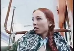 Mama mit free xxx anime video großen Brüsten fickt sich mit einem Vibrator im Büro