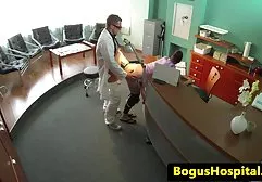 Dunkelhäutige Schönheit macht einen tollen Blowjob kodtenlose pornod