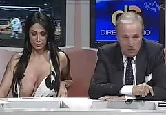 Vollbusiges pornoclips gratis Mädchen Kerry Marie in einem schwarzen Kleid